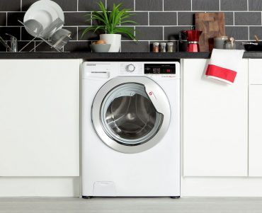 Hoover DXOA49C3 washing machine in kitchen