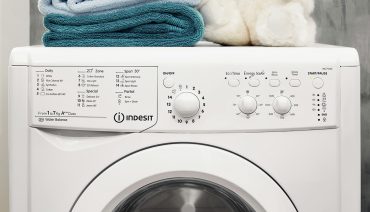 Indesit EcoTime IWC71252W close up