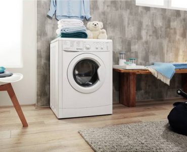 Indesit IWC71252 in utility room