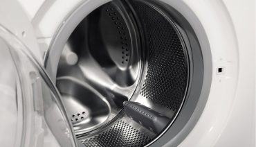 Indesit EcoTime IWC71252W close up of the washing drum